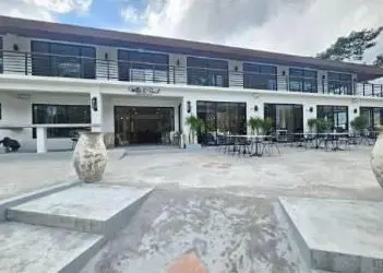 2-Storey Restaurant, Bophut: frontage and forecourt