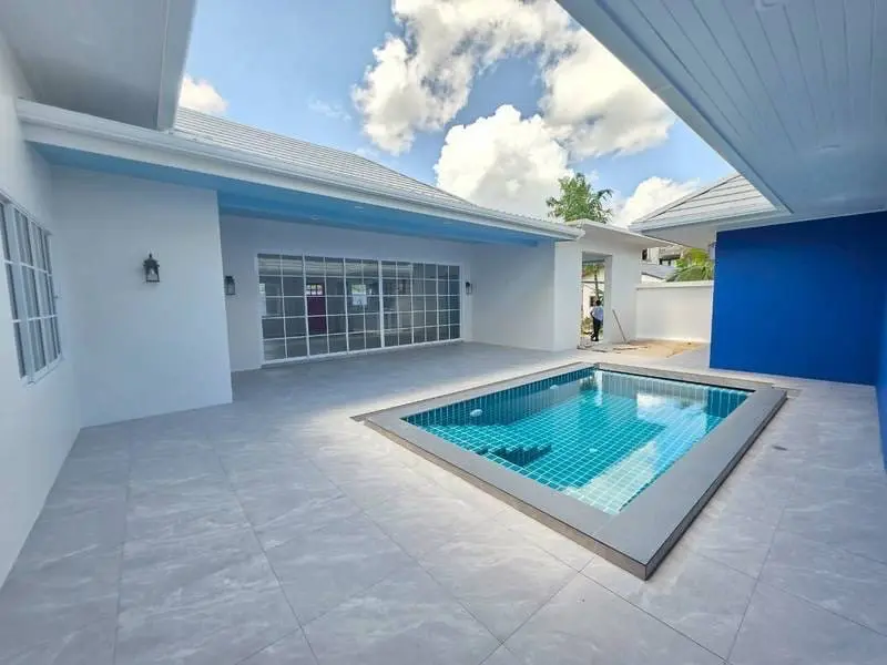 Courtyard pool and covered terrace of the Maenam pool villa